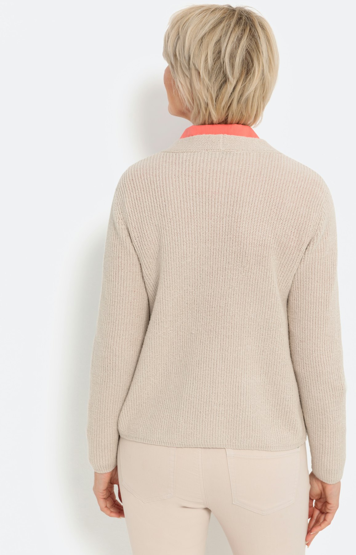 Strickjacke mit V-Ausschnitt und Taschen