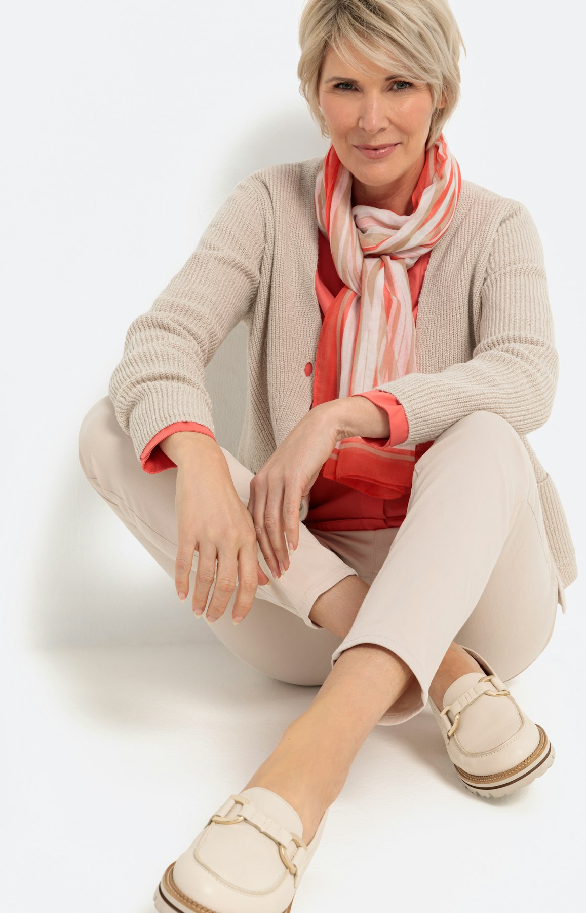 Strickjacke mit V-Ausschnitt und Taschen