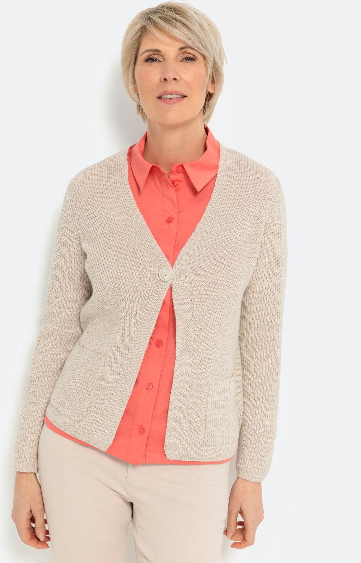 Strickjacke mit V-Ausschnitt und Taschen