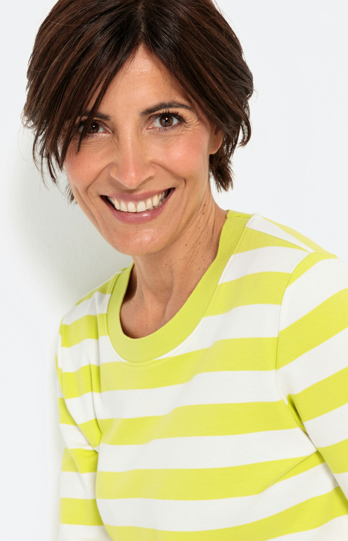 Gestreiftes Sweatshirt mit Seitenschlitz