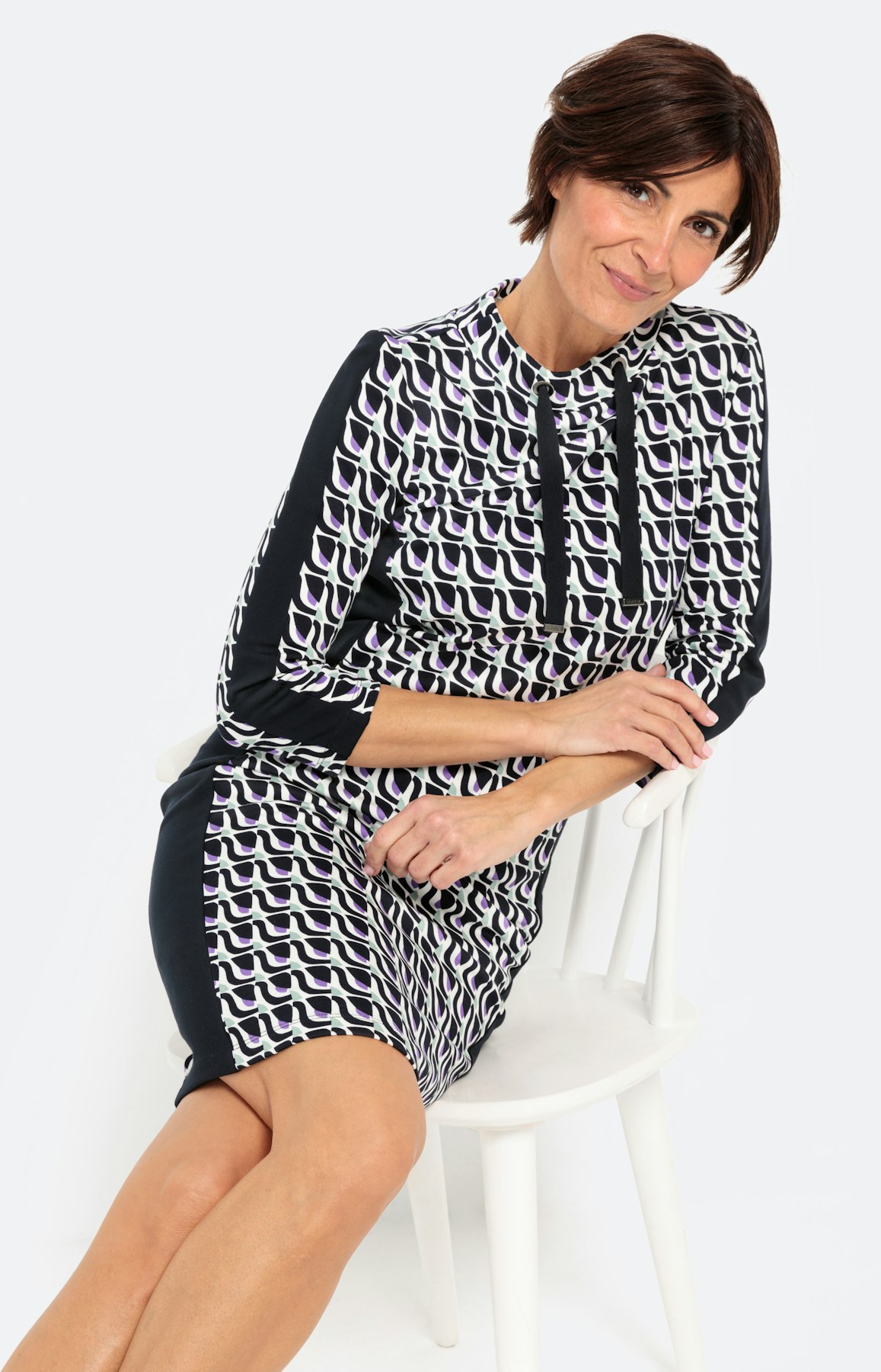 Jerseykleid, grafisches Muster