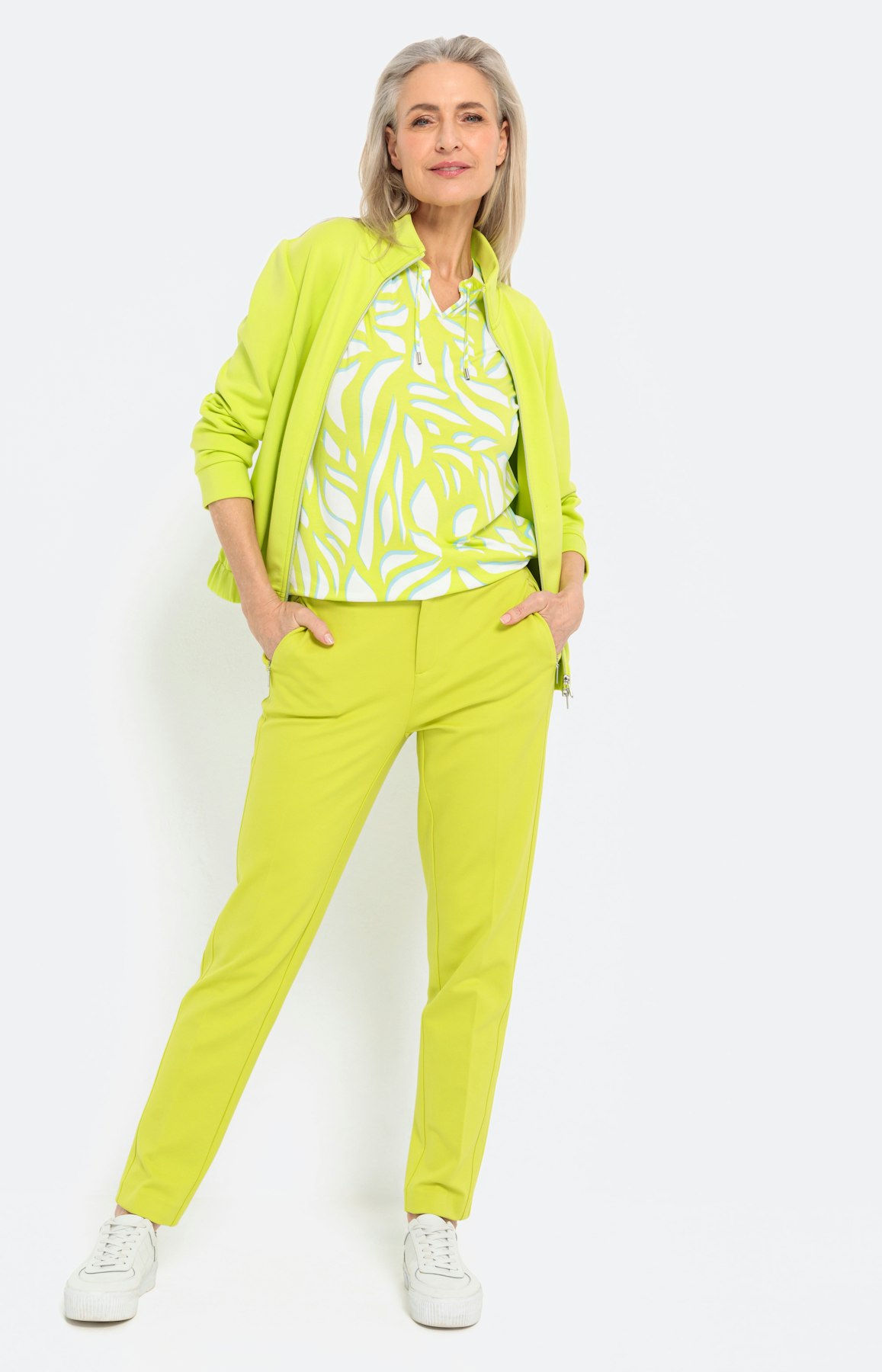 Shirt met opstaande kraag en bindstrik