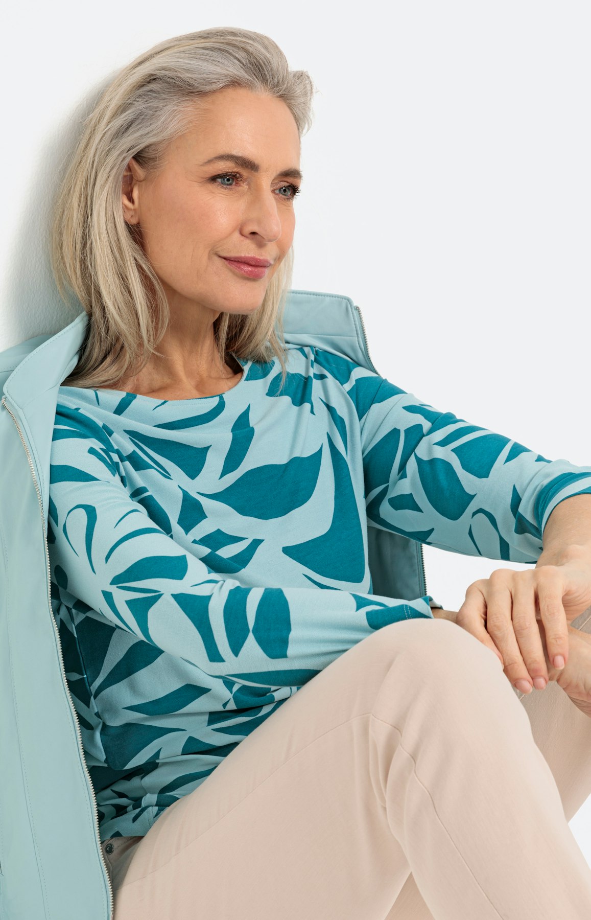 Abstract shirt met print en knoopzoom