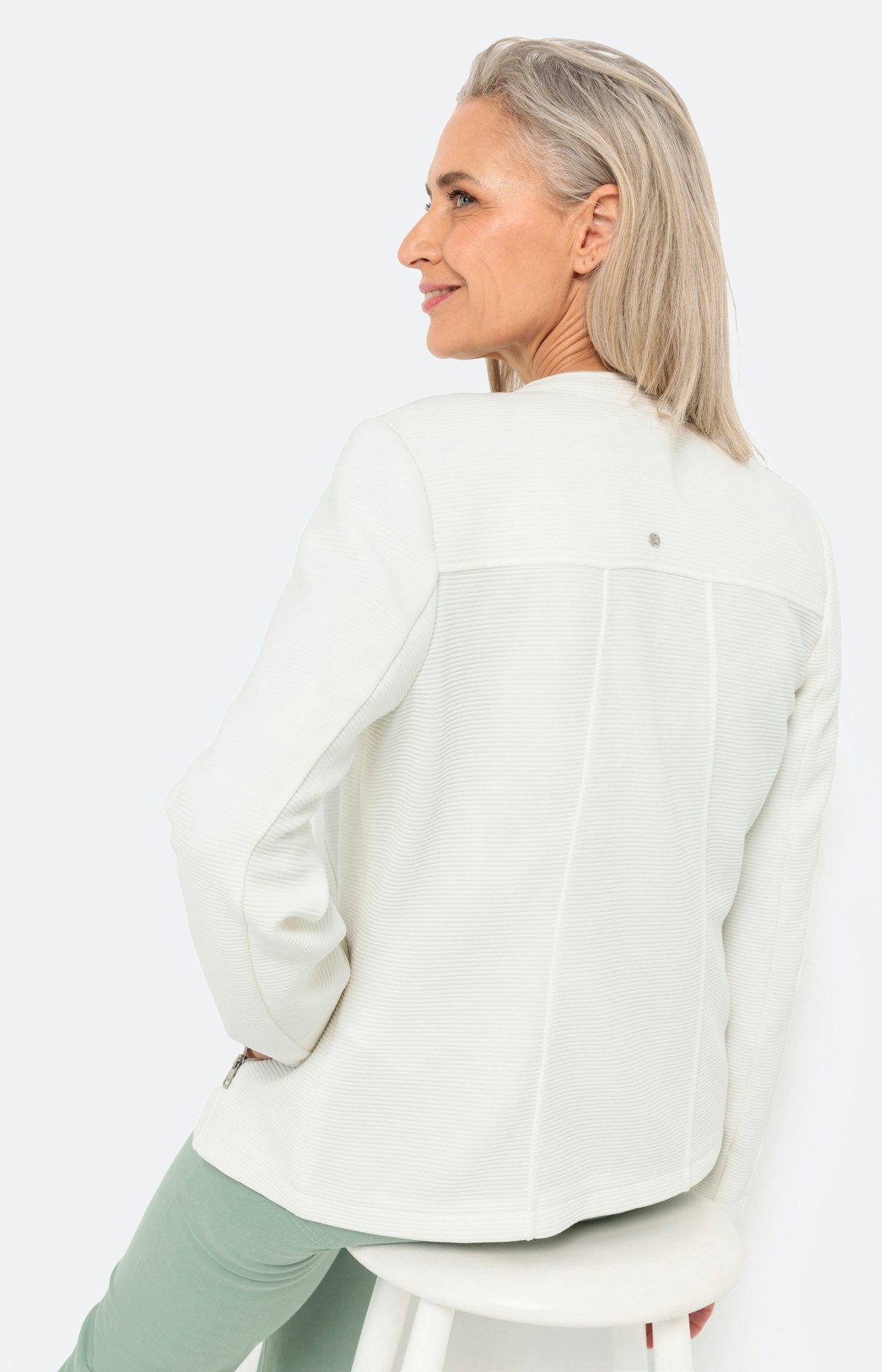 Moderne blazer met ribbelstructuur