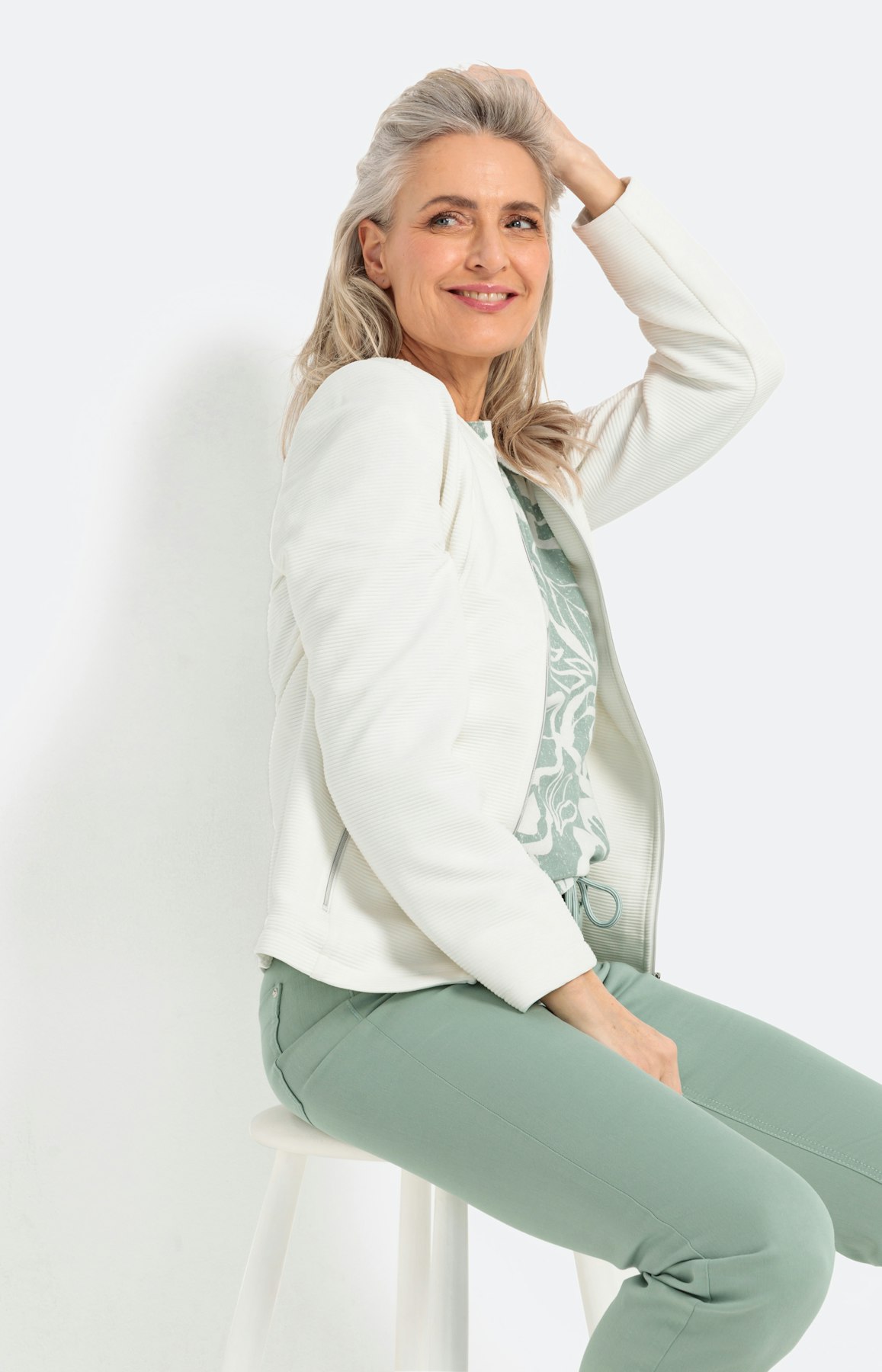 Moderne blazer met ribbelstructuur