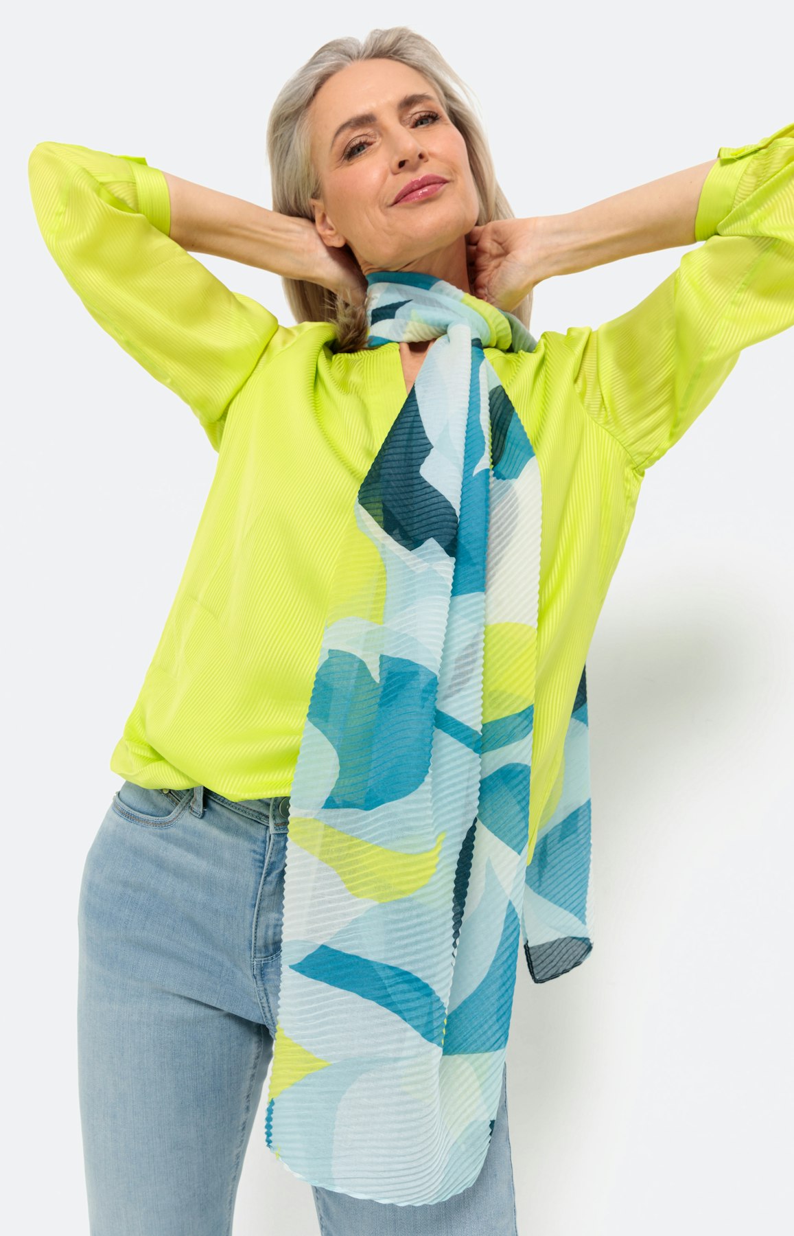 Plissierter Schal mit grafischem Print