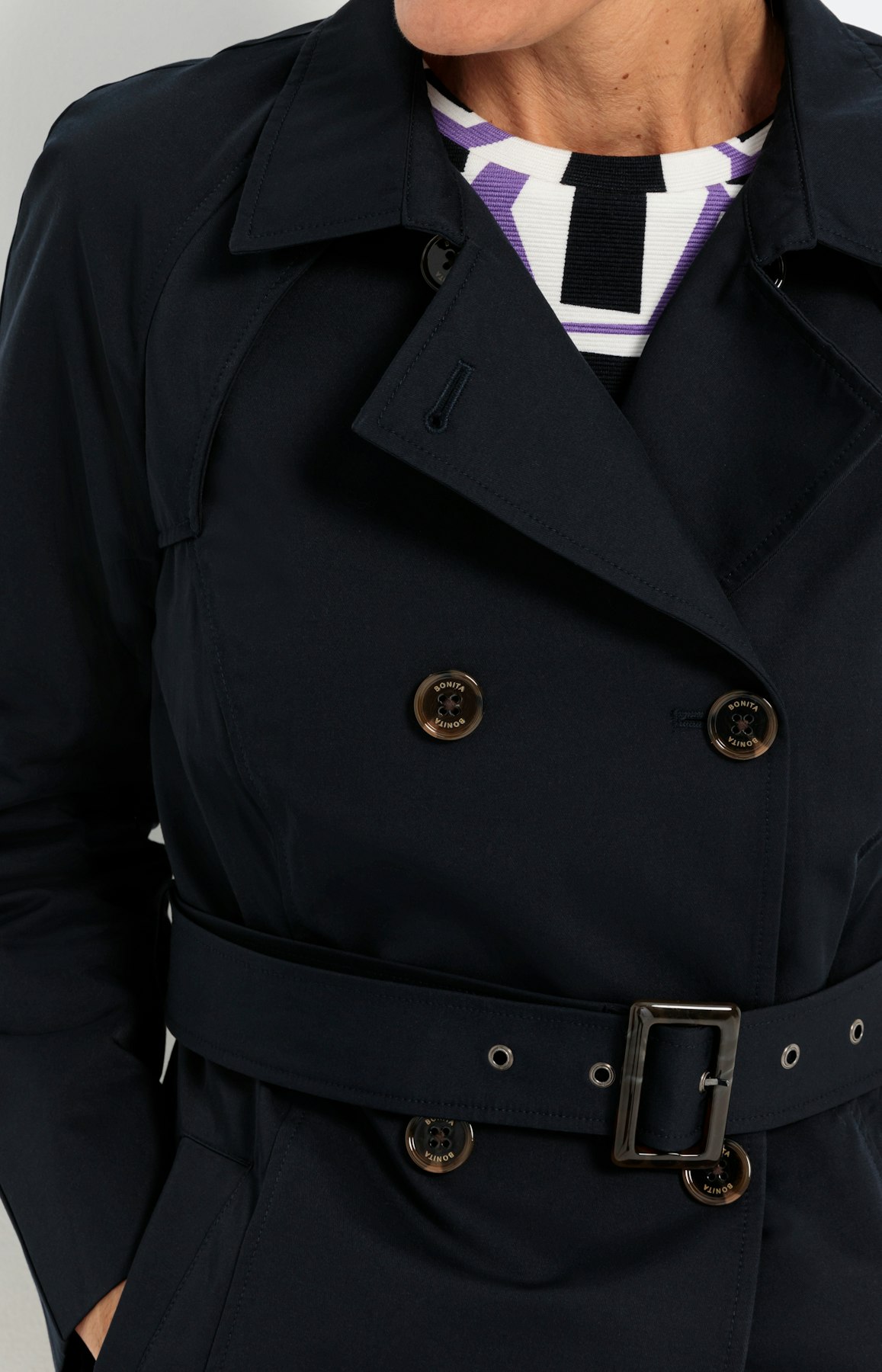 Klassischer Trenchcoat mit Gürtel