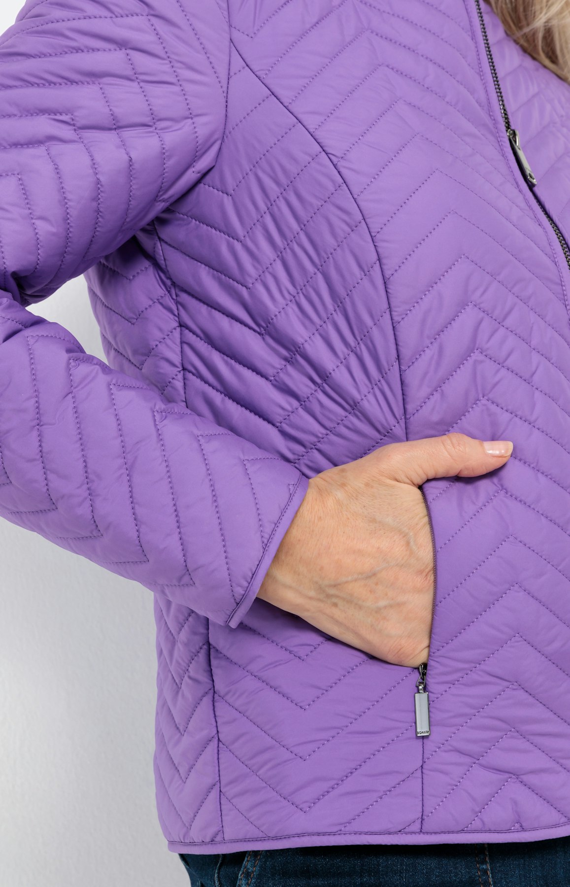 Licht jasje met zigzagstiksels