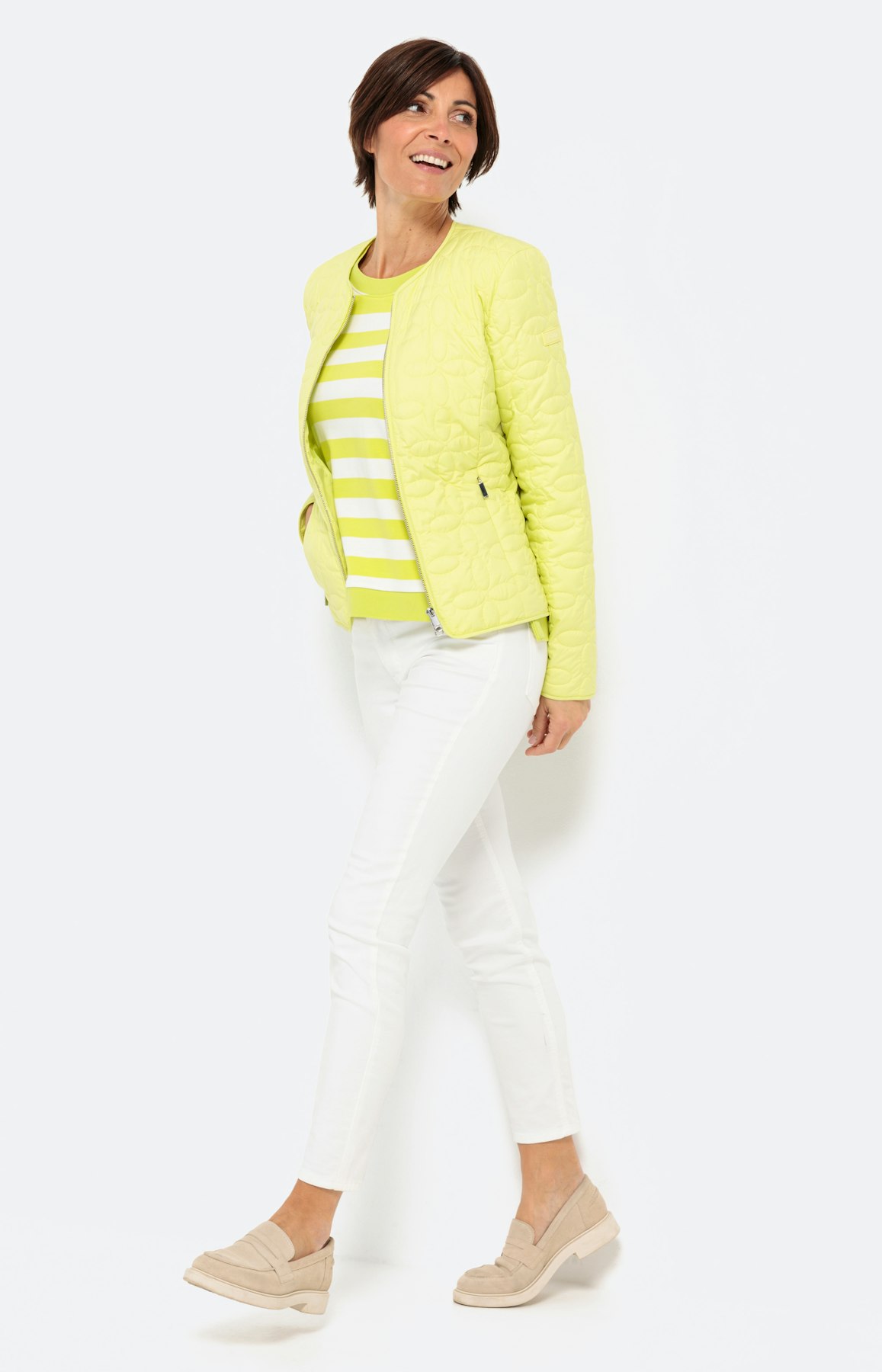 Licht jasje met modieuze stiksels