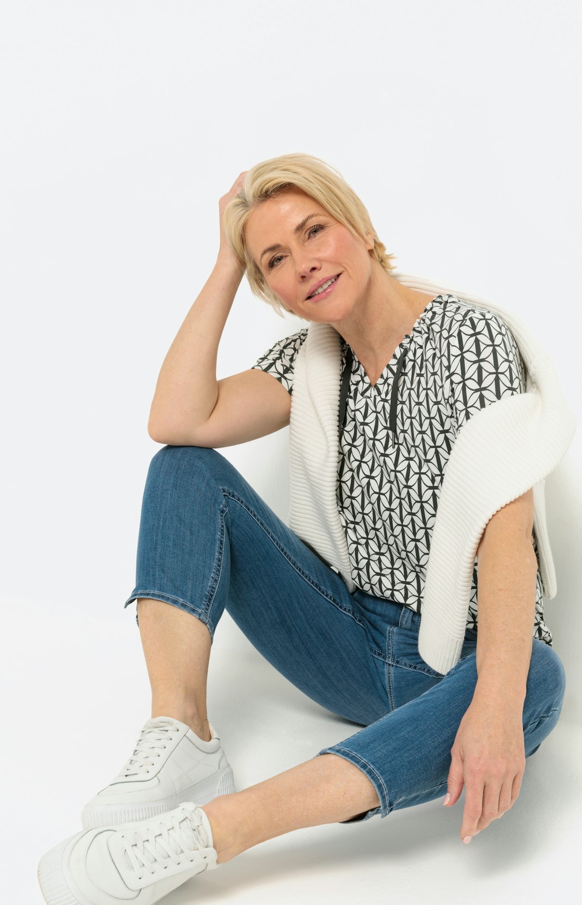 T-Shirt mit V-Ausschnitt und Tunnelzug