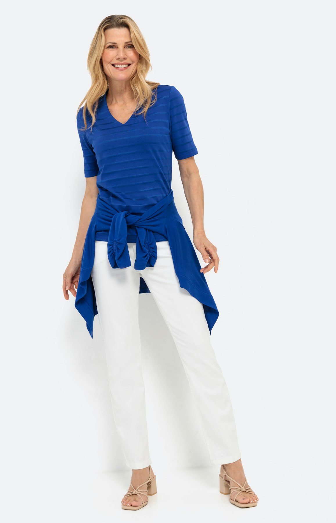 Einfarbiges Shirt mit Streifenstruktur