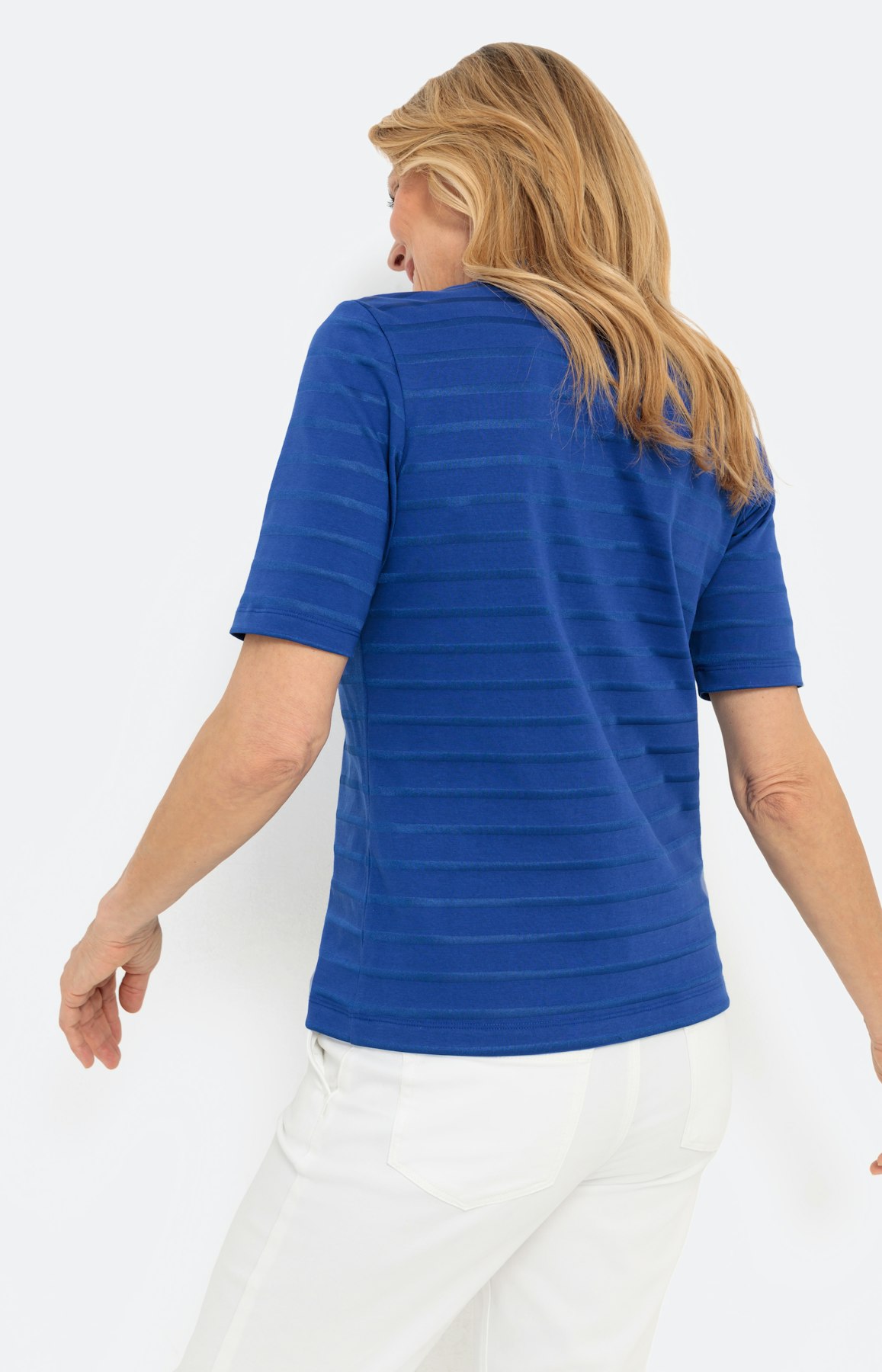 Einfarbiges Shirt mit Streifenstruktur