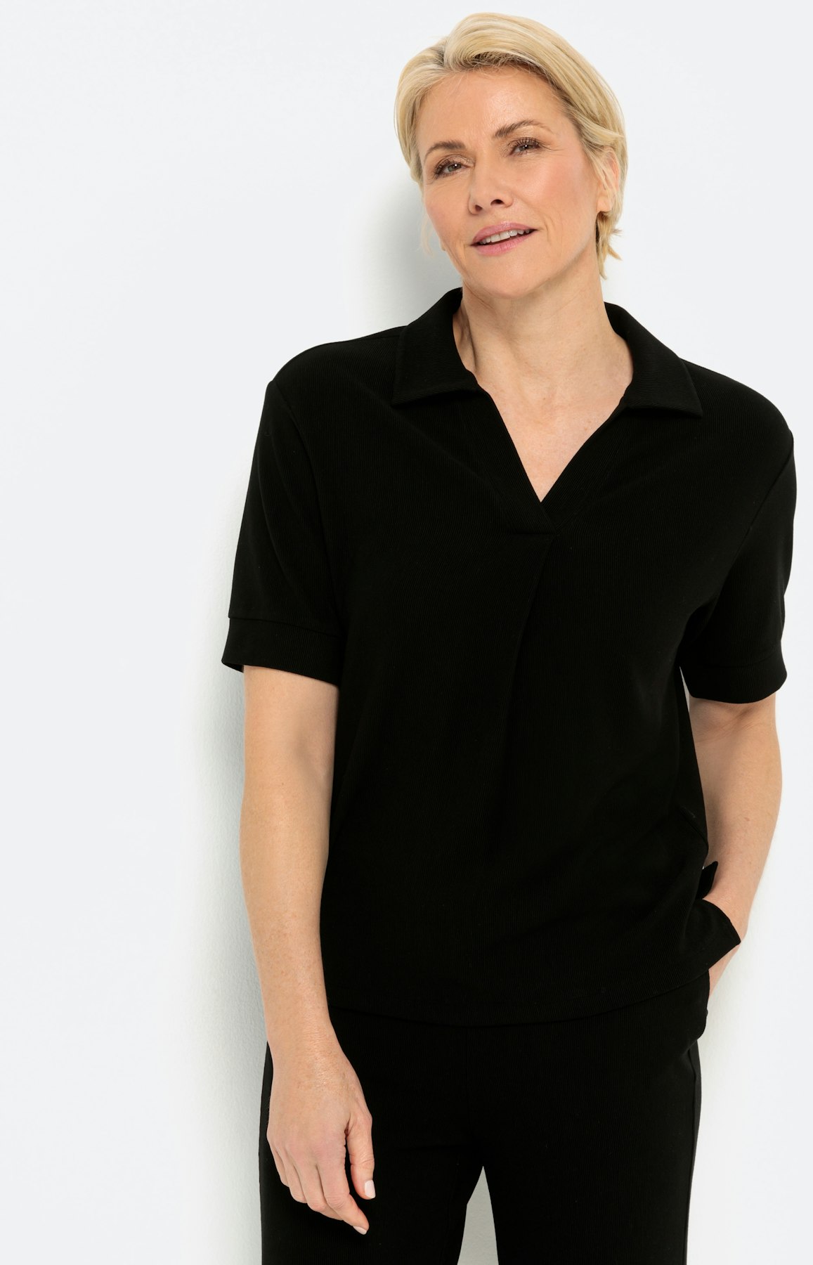 Poloshirt met korte mouwen en een V-hals