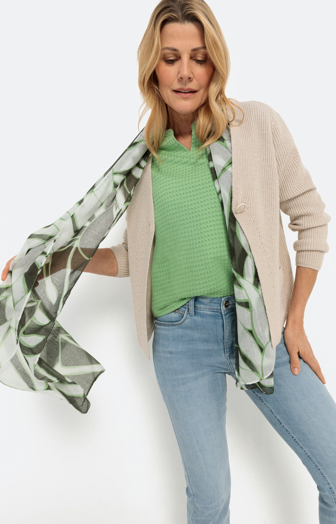 Botanisch gedessineerde sjaal