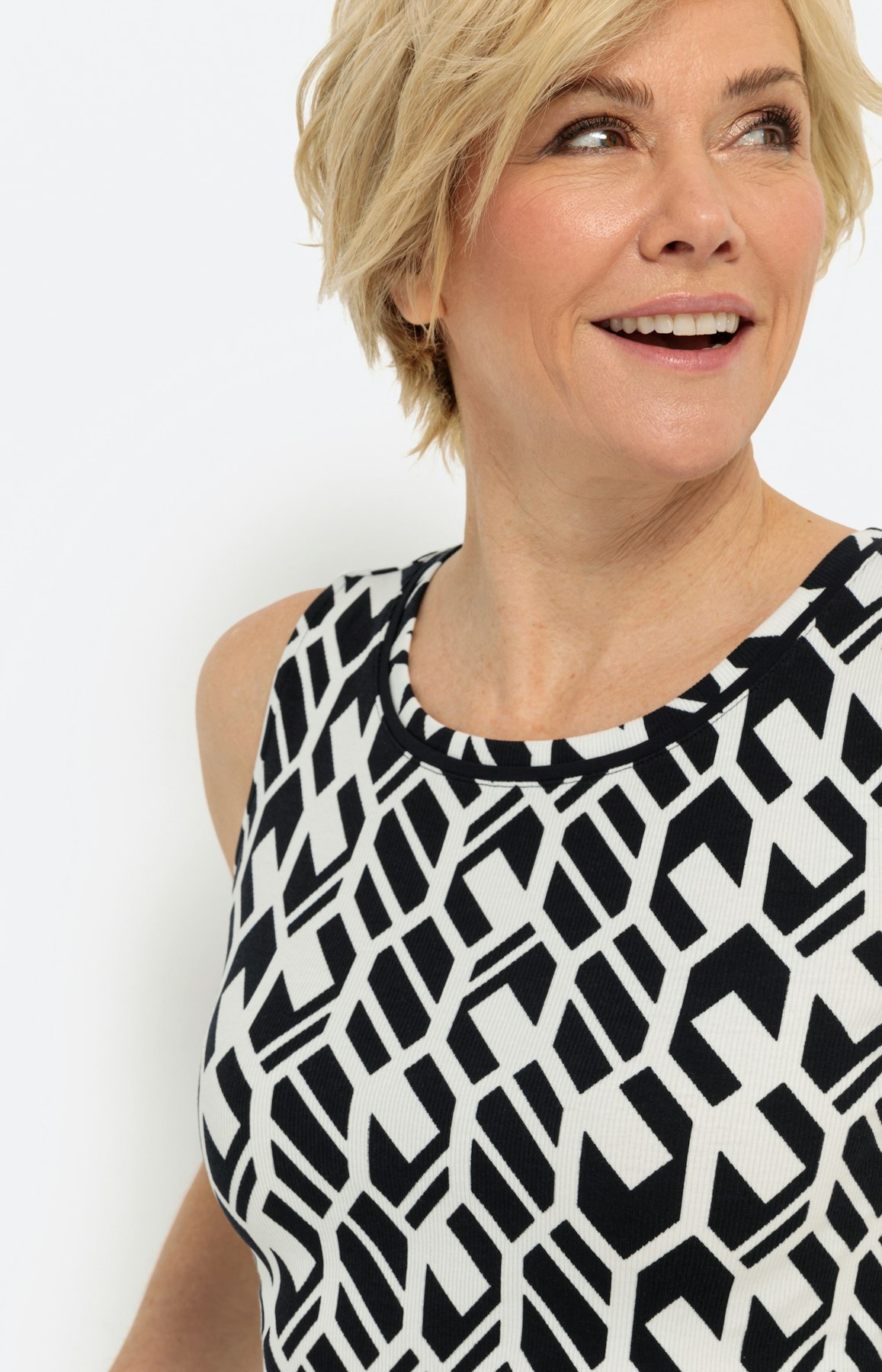 Twin set top, contrast motief