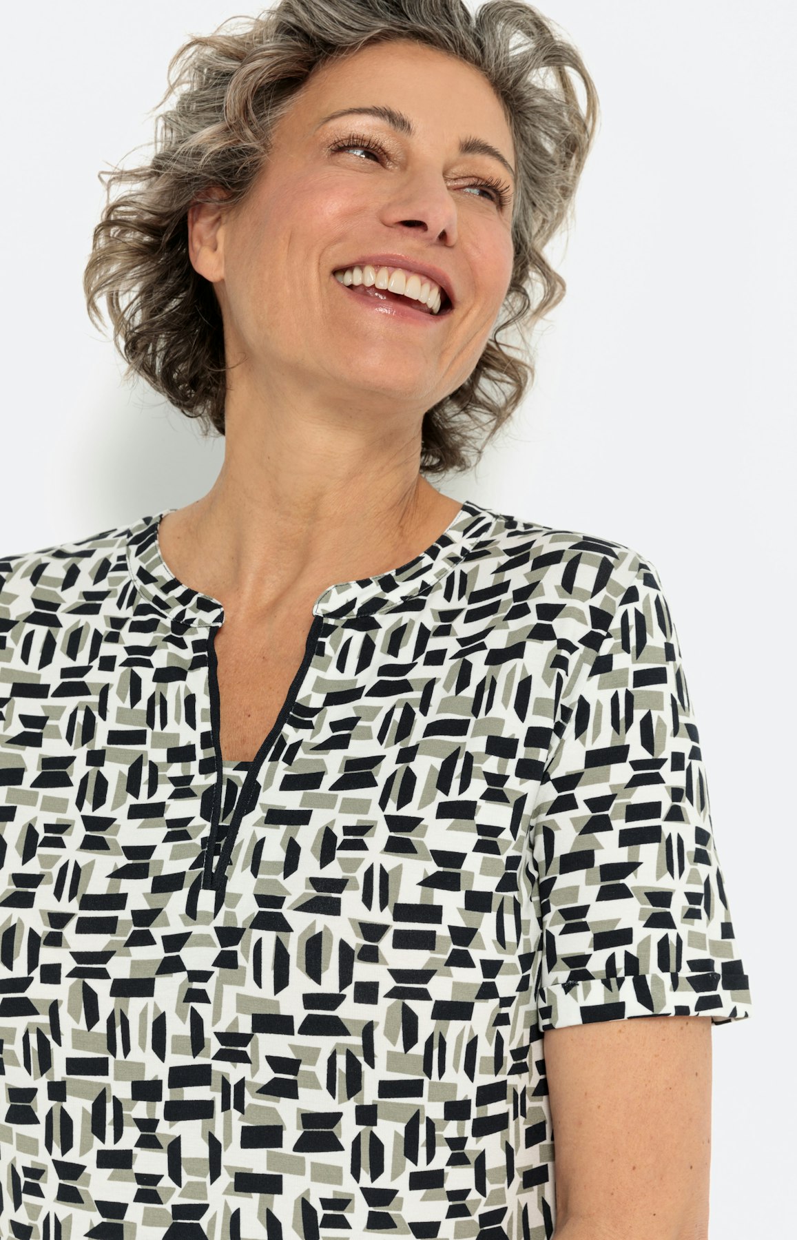 T-shirt met korte mouwen en knoopdetail