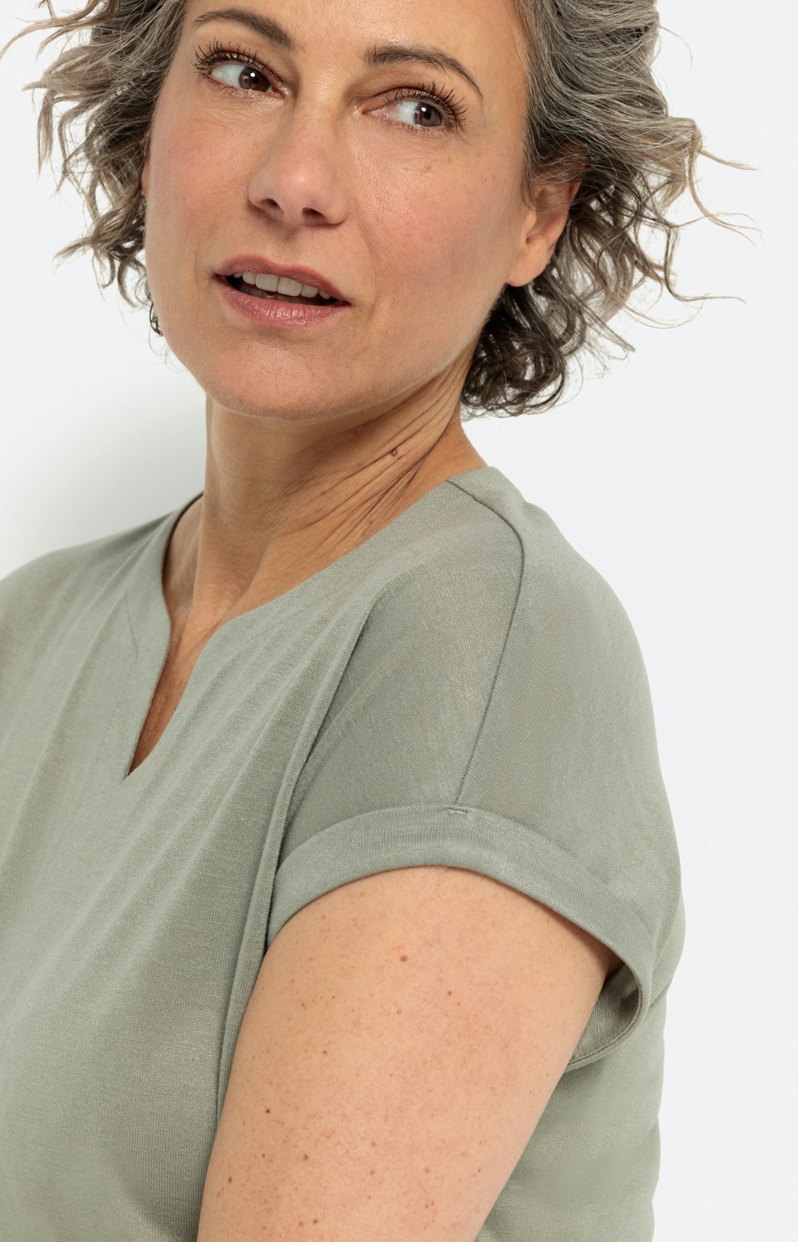 T-Shirt mit Elastiksaum, khaki