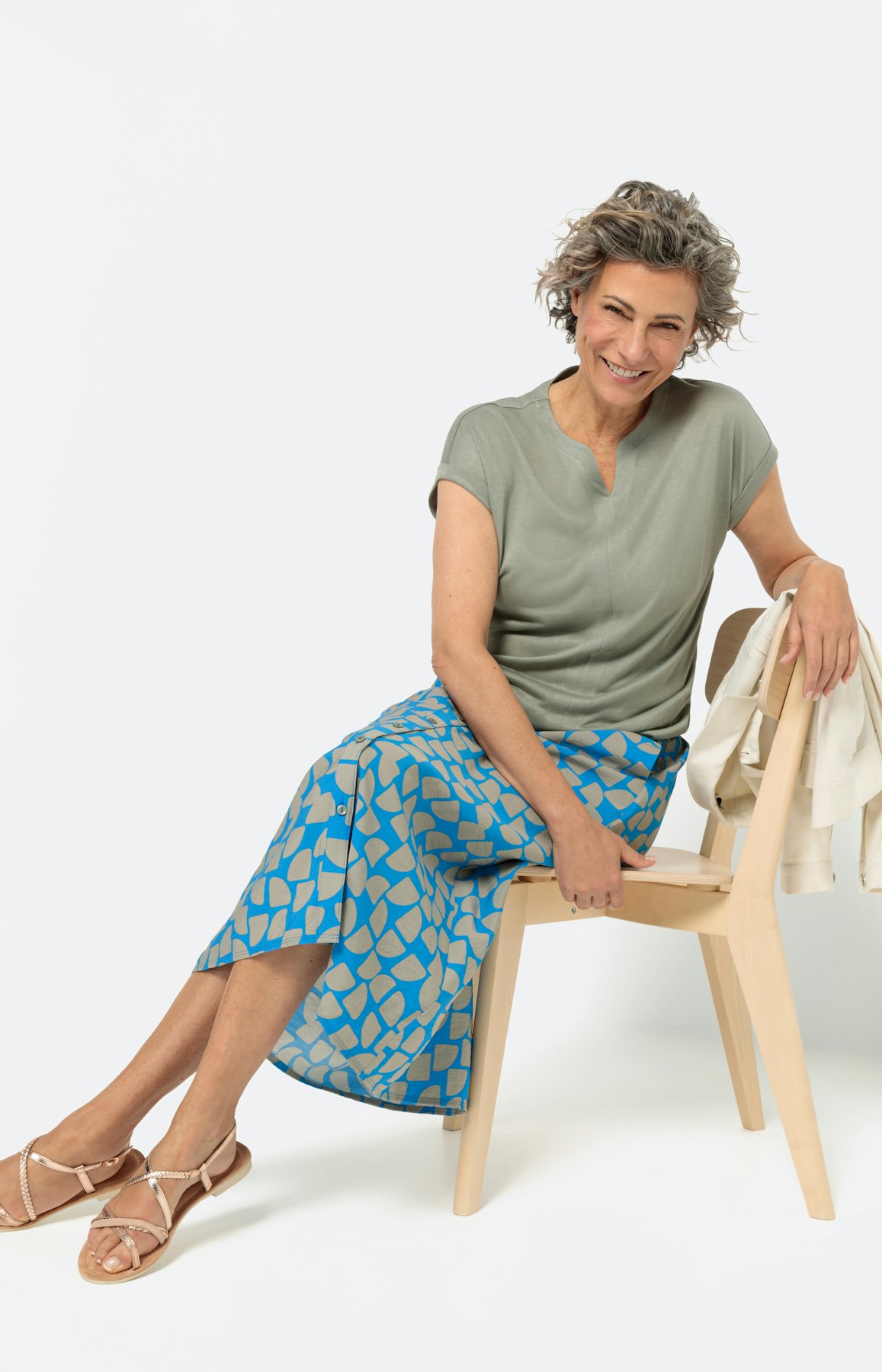 T-Shirt mit Elastiksaum, khaki