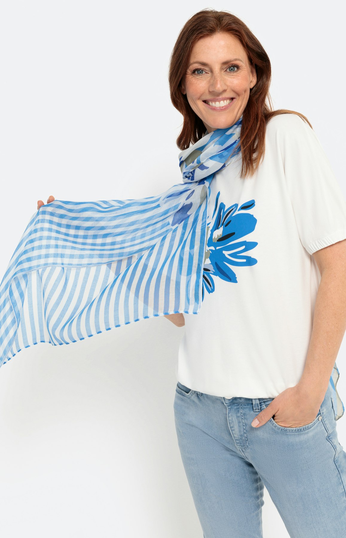 Lichte sjaal met mix van motieven