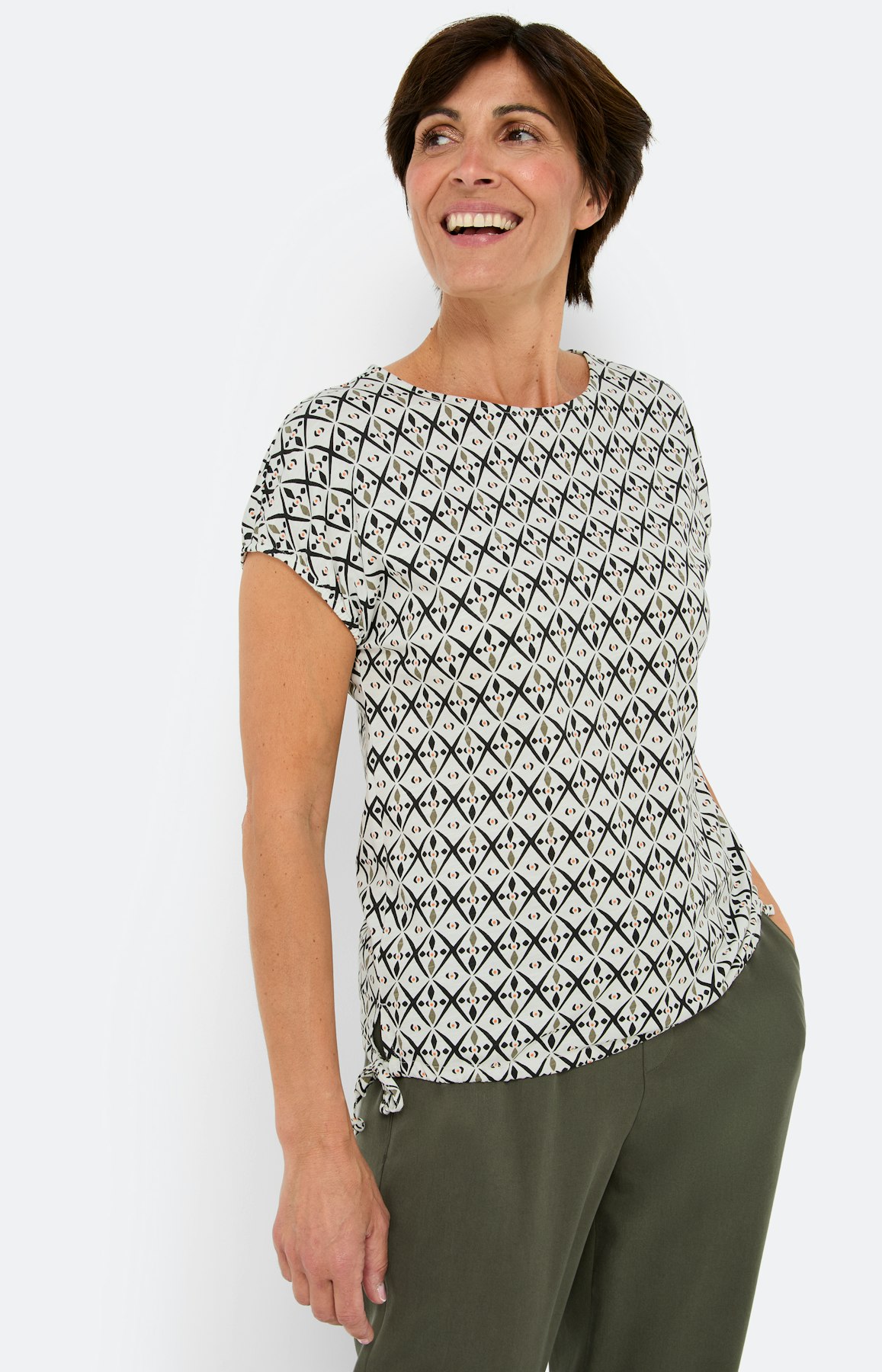 Modern shirt met ethno motief, khaki wit