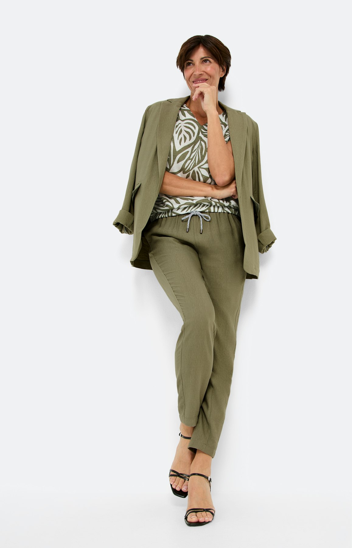 T-Shirt mit Blätterprint, khaki weiß