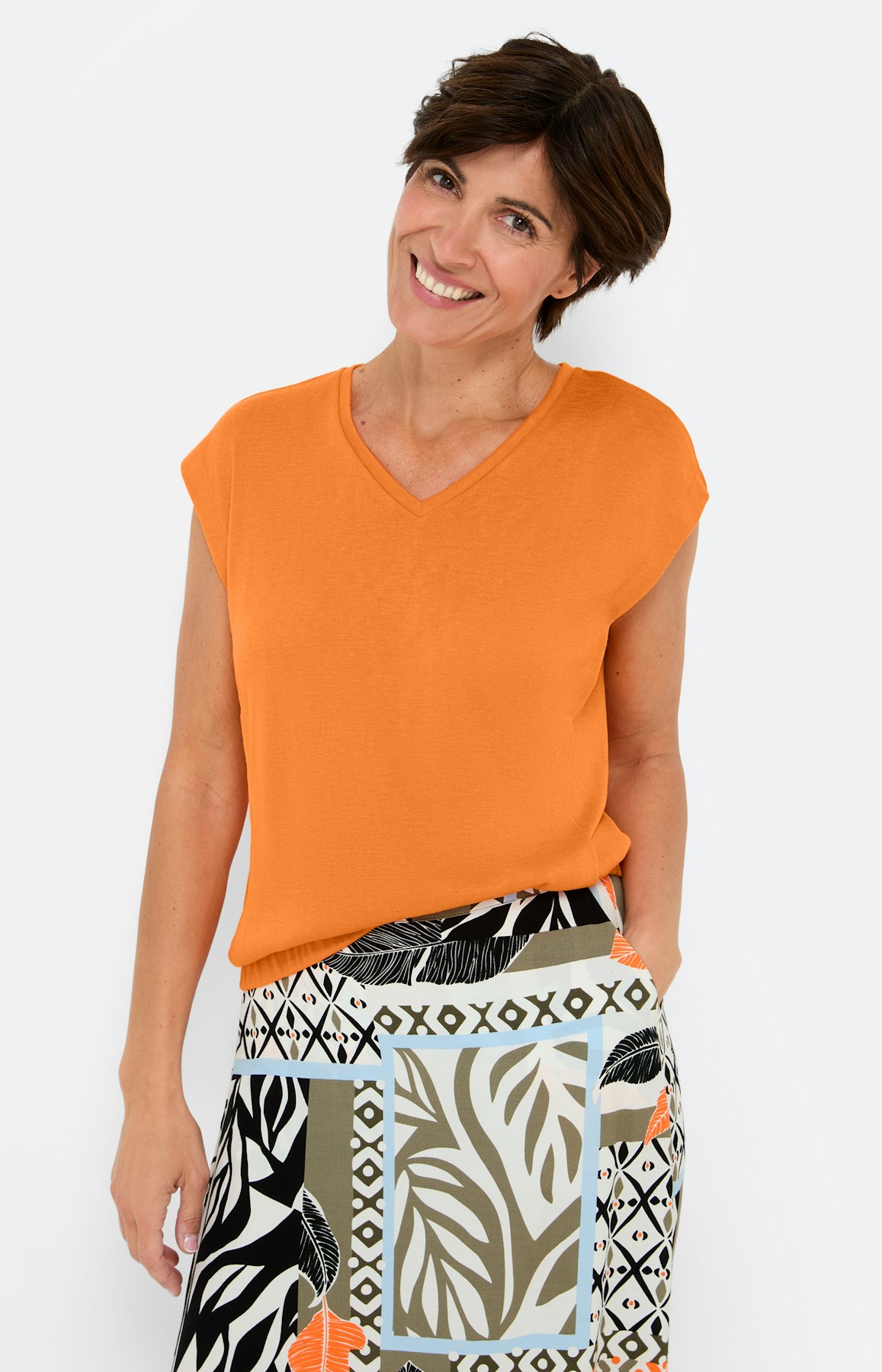 Uni T-shirt met een V-hals, oranje