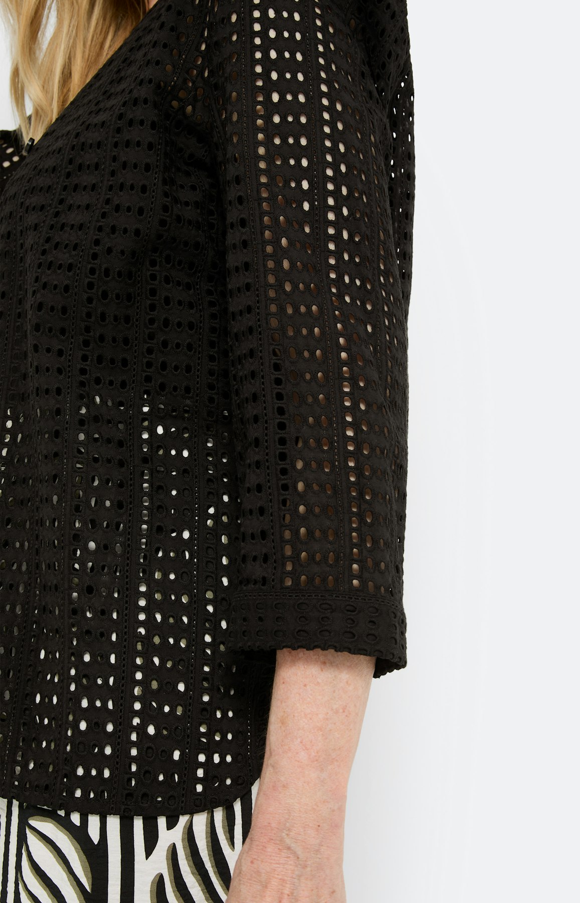 Blouse met mooie broderie anglaise