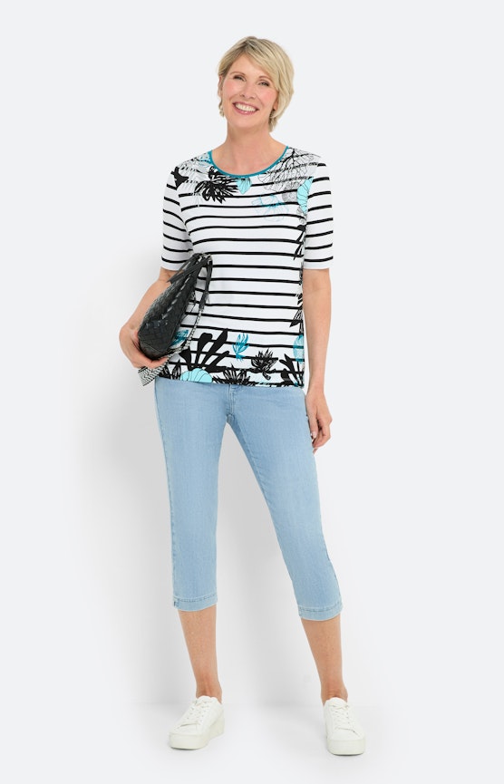 Outfits in tropischen Prints & leichten Stoffen
 Inspiration aus der Kollektion “Aqua Island”
