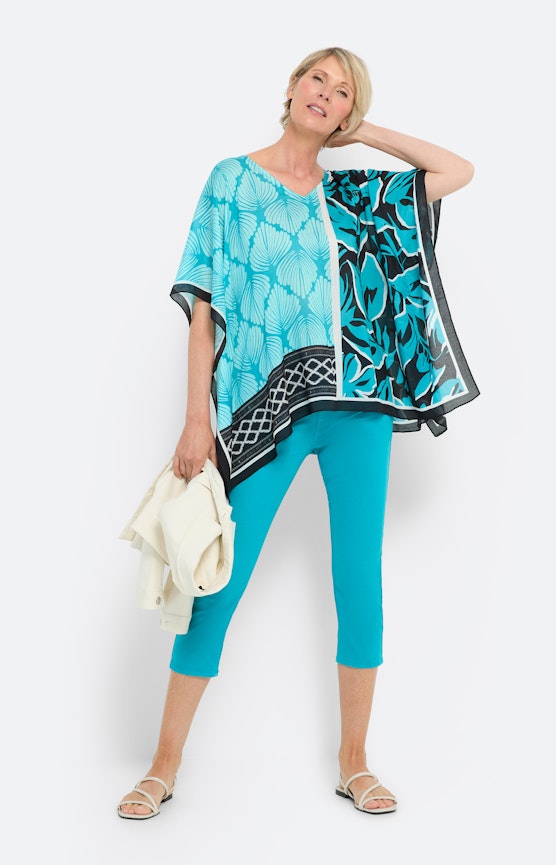 Outfits in tropischen Prints & leichten Stoffen
 Inspiration aus der Kollektion “Aqua Island”
