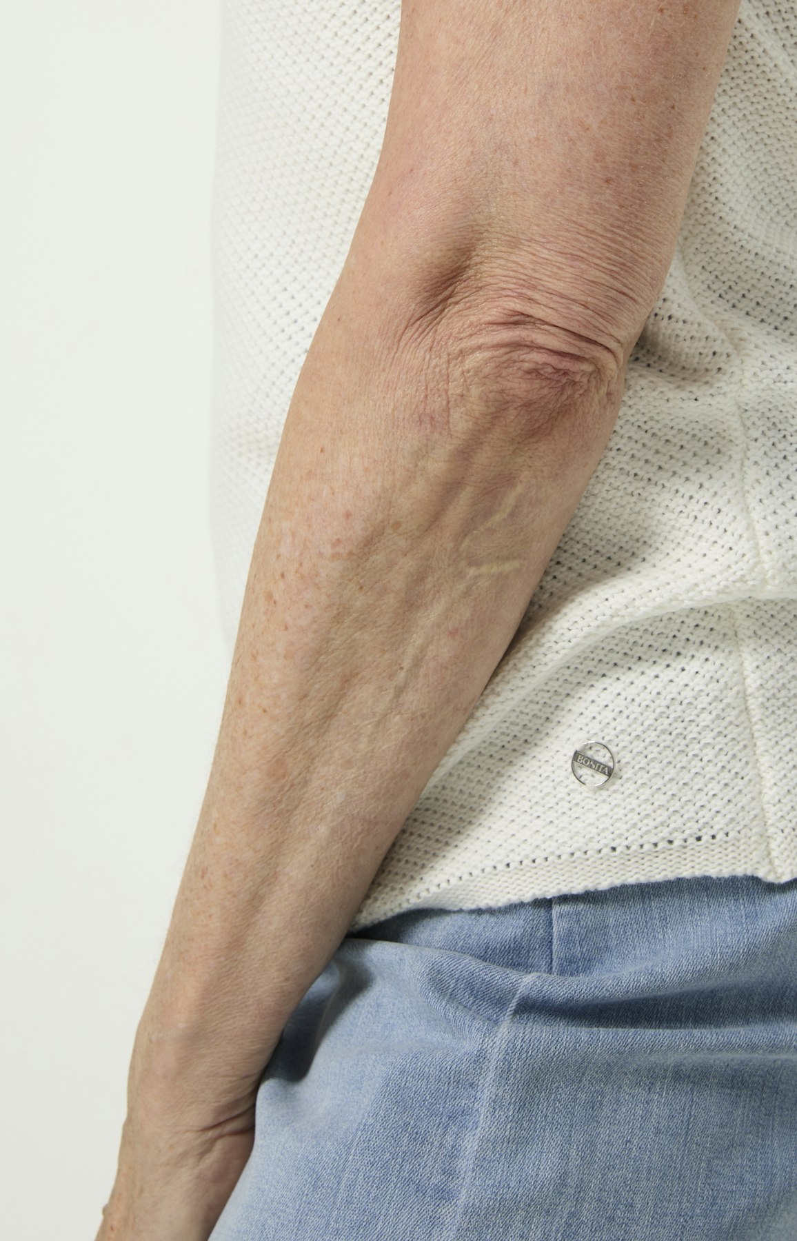 Trui met korte mouwen en V-hals, wit