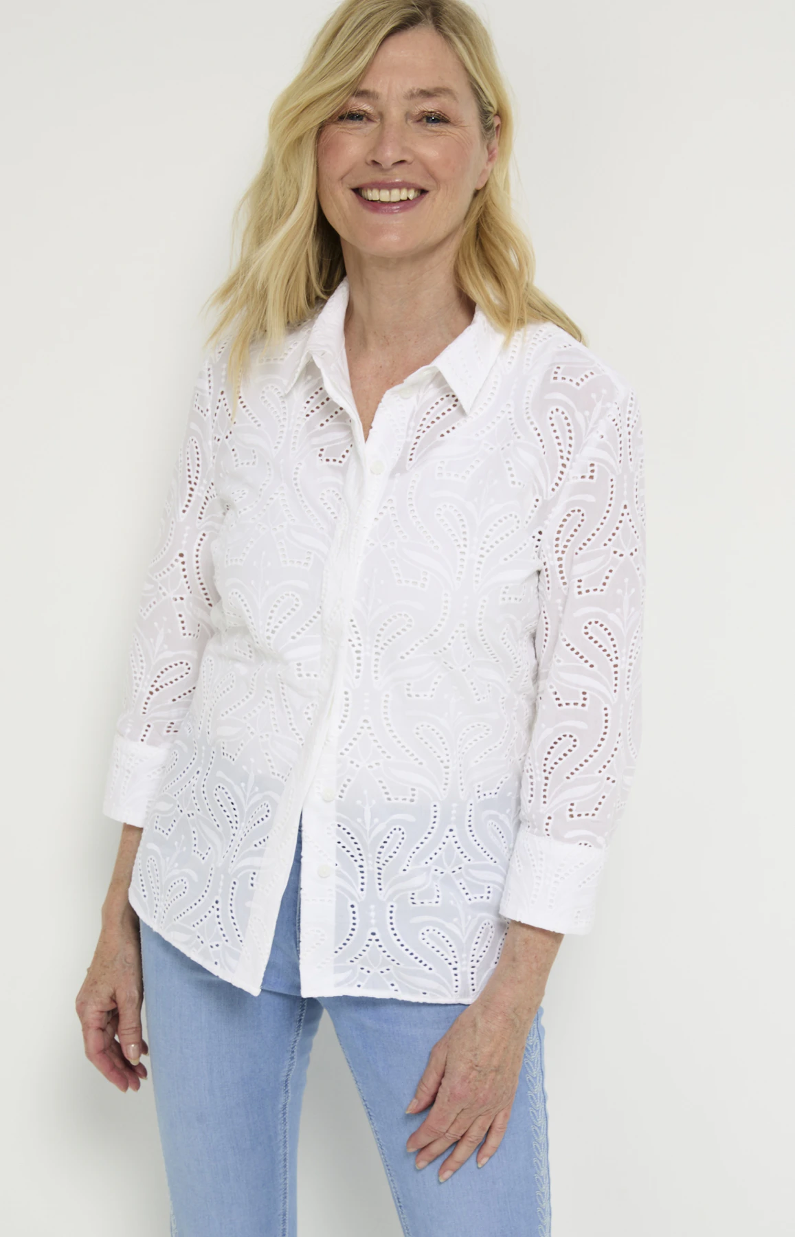 Bluse mit Broderie-Stickerei, weiß