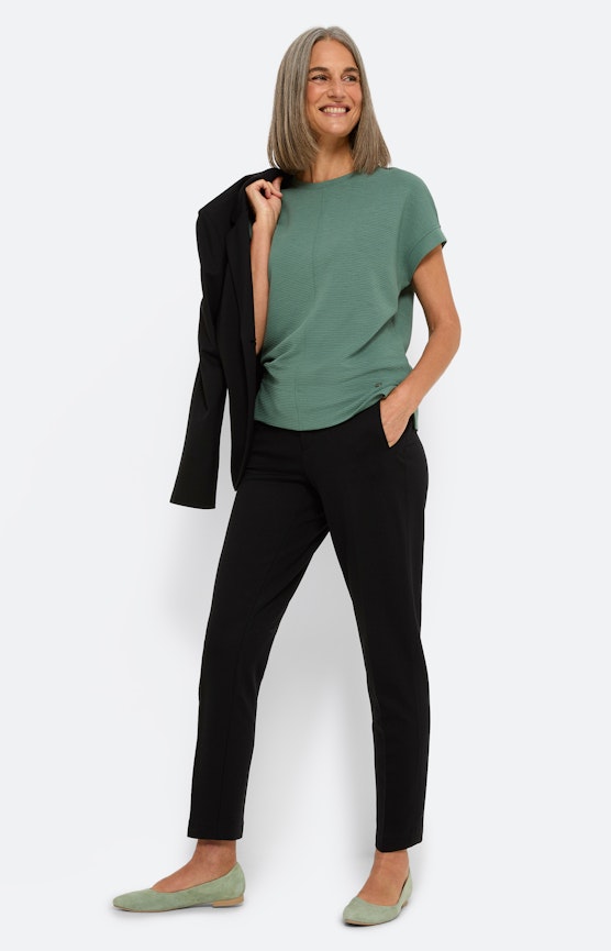 Neue Saison – leuchtende Looks für einen starken Start
 Inspiration aus der Kollektion “Bright Beginnings”
