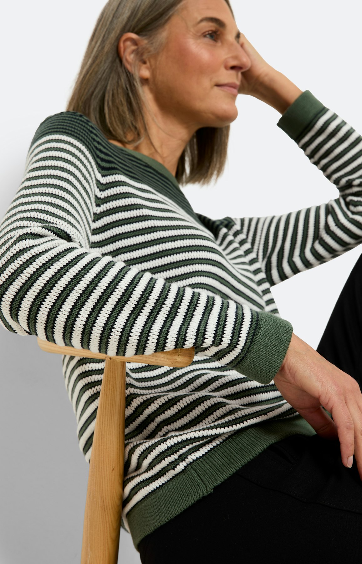 Gestreepte gebreide trui, groen marine