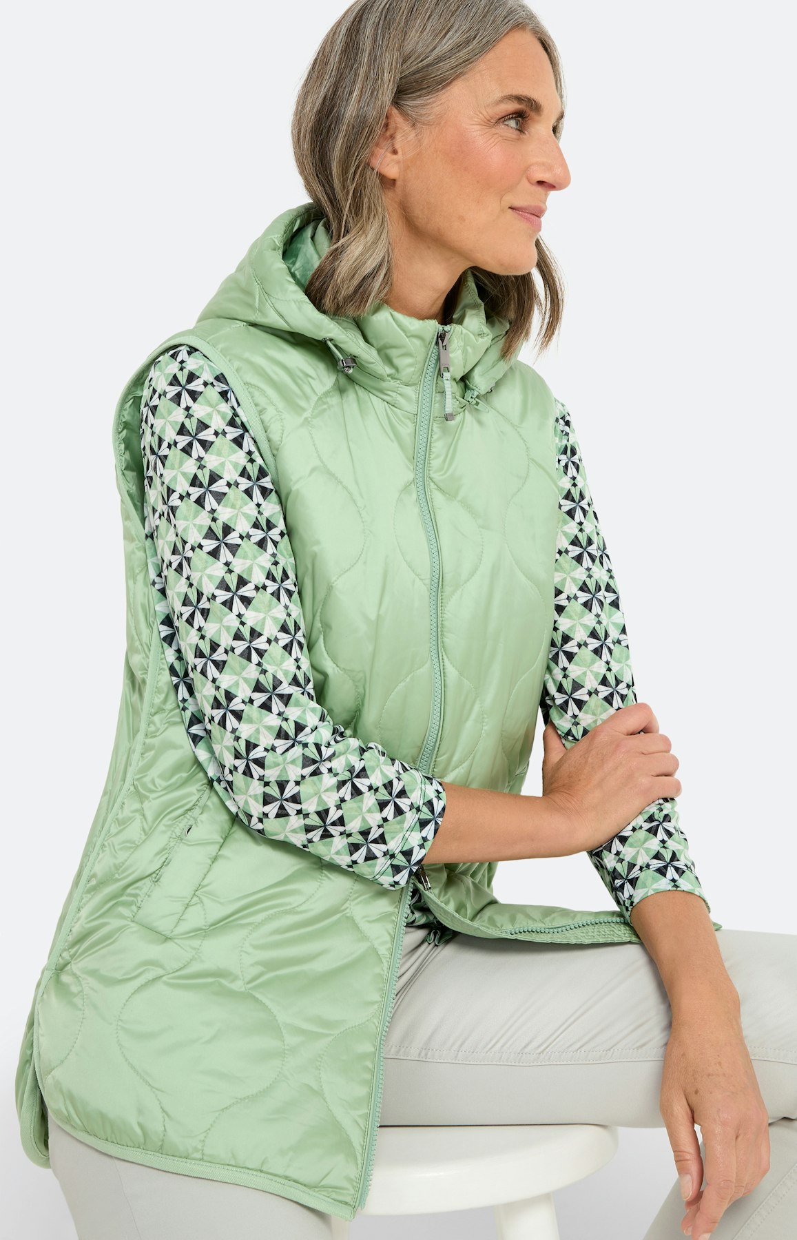 Wijde bodywarmer met capuchon in mint