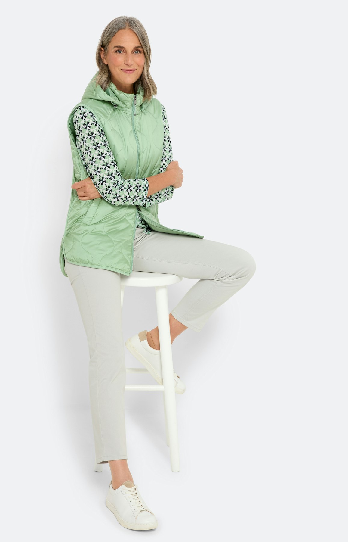 Wijde bodywarmer met capuchon in mint