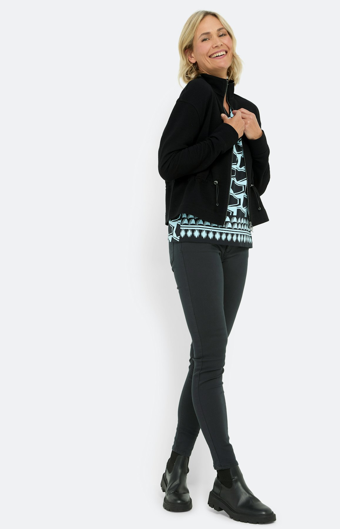 Shirt mit V-Ausschnitt, gemustert