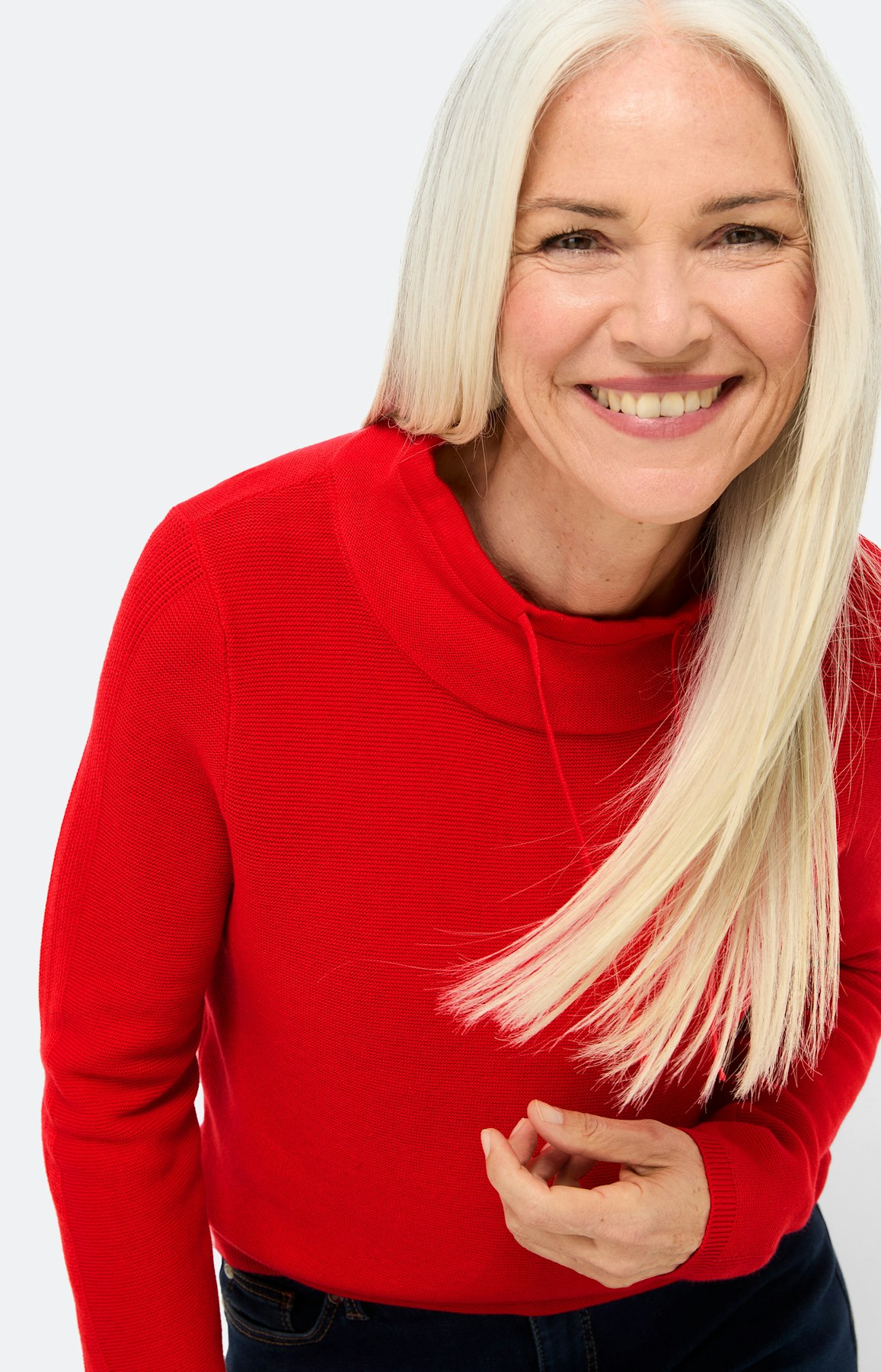 Trui met koord in de kraag, robijnrood