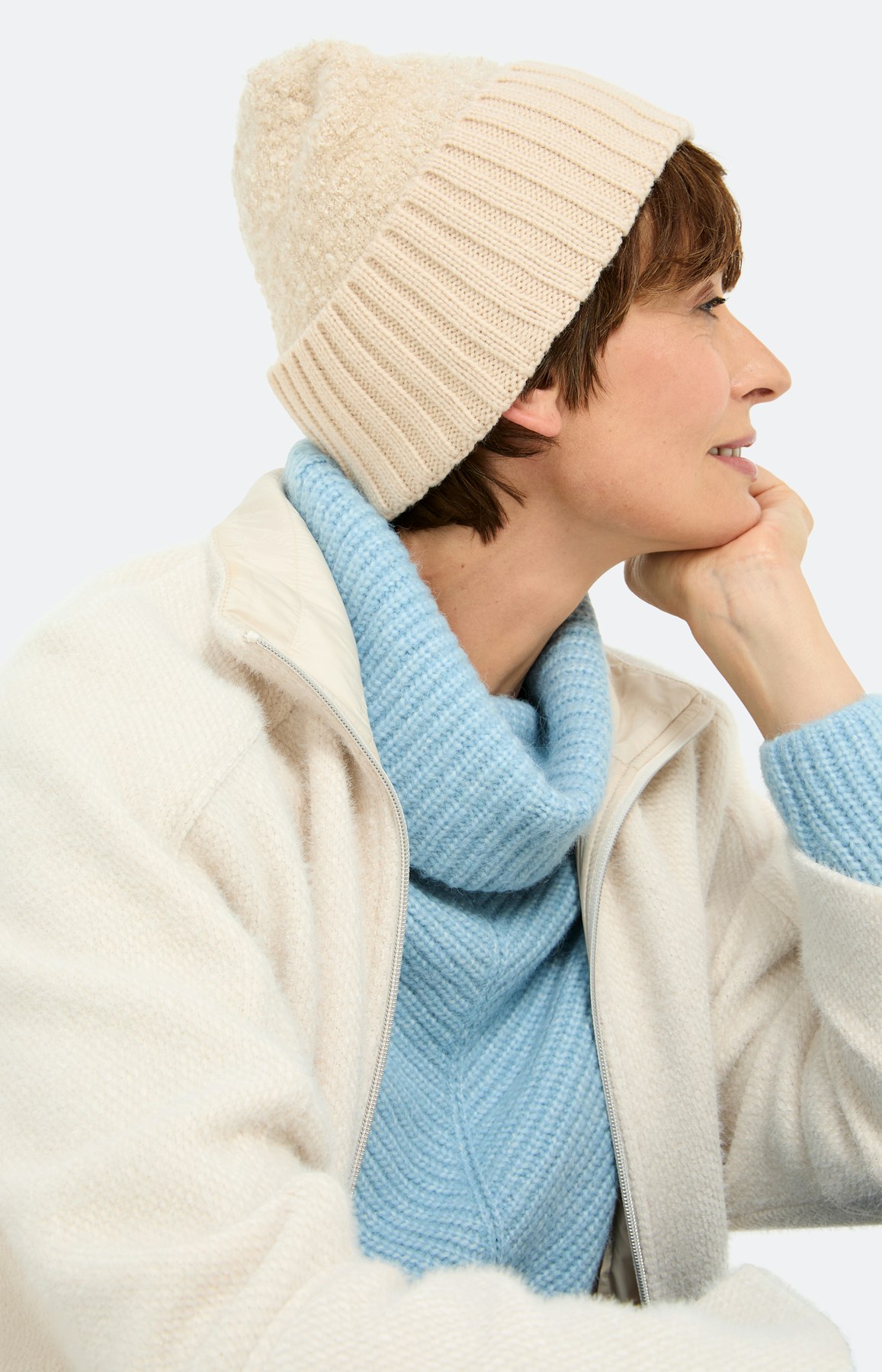 Muts met boucléstructuur, beige