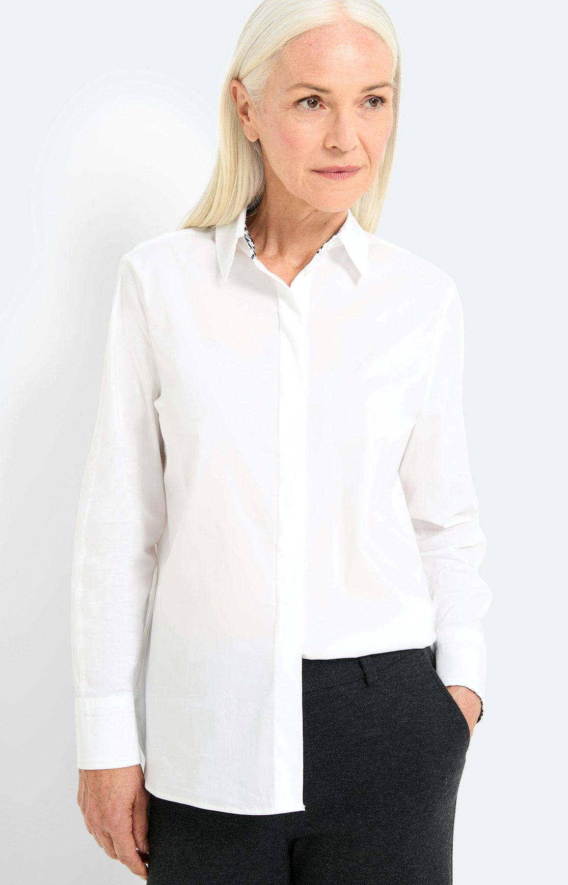 Blouse met een blinde knoopsluiting, wit