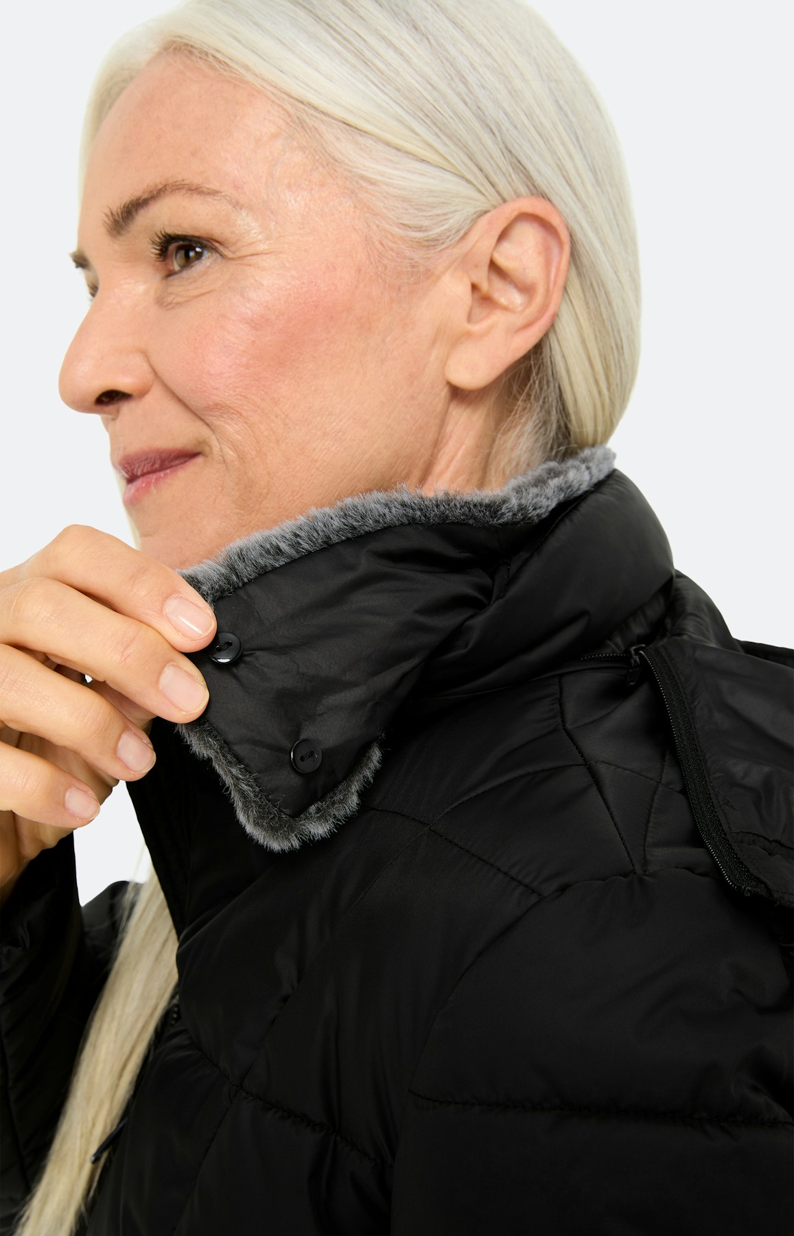 Doorgestikte mantel, zwart