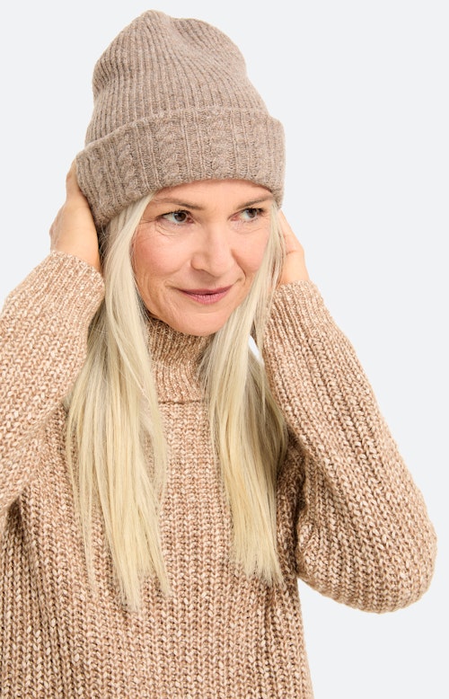 Muts met kabelmotief, taupe