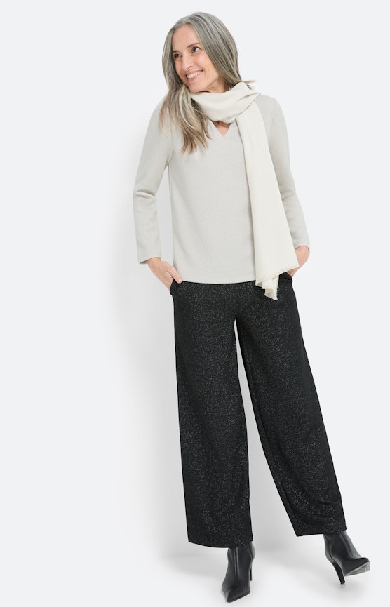 Luxueuze materialen, zacht glanzende oppervlakken en moderne snitten combineert tot een look
 Inspiratie uit de collectie "Golden Glam"
