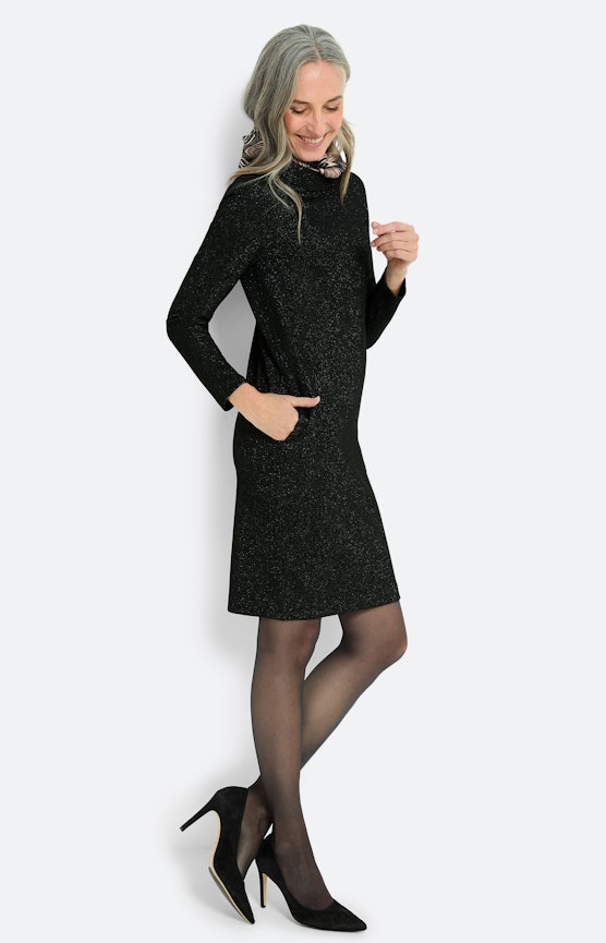 Luxueuze materialen, zacht glanzende oppervlakken en moderne snitten combineert tot een look
 Inspiratie uit de collectie "Golden Glam"
