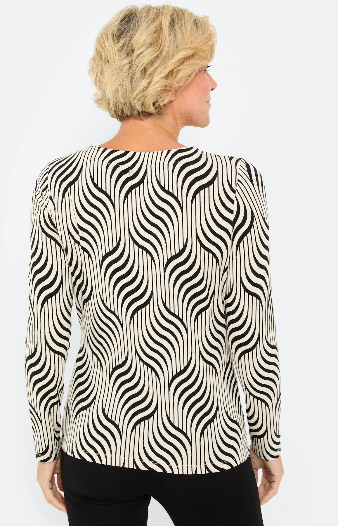 Shirt met lange mouwen en oogje, crème