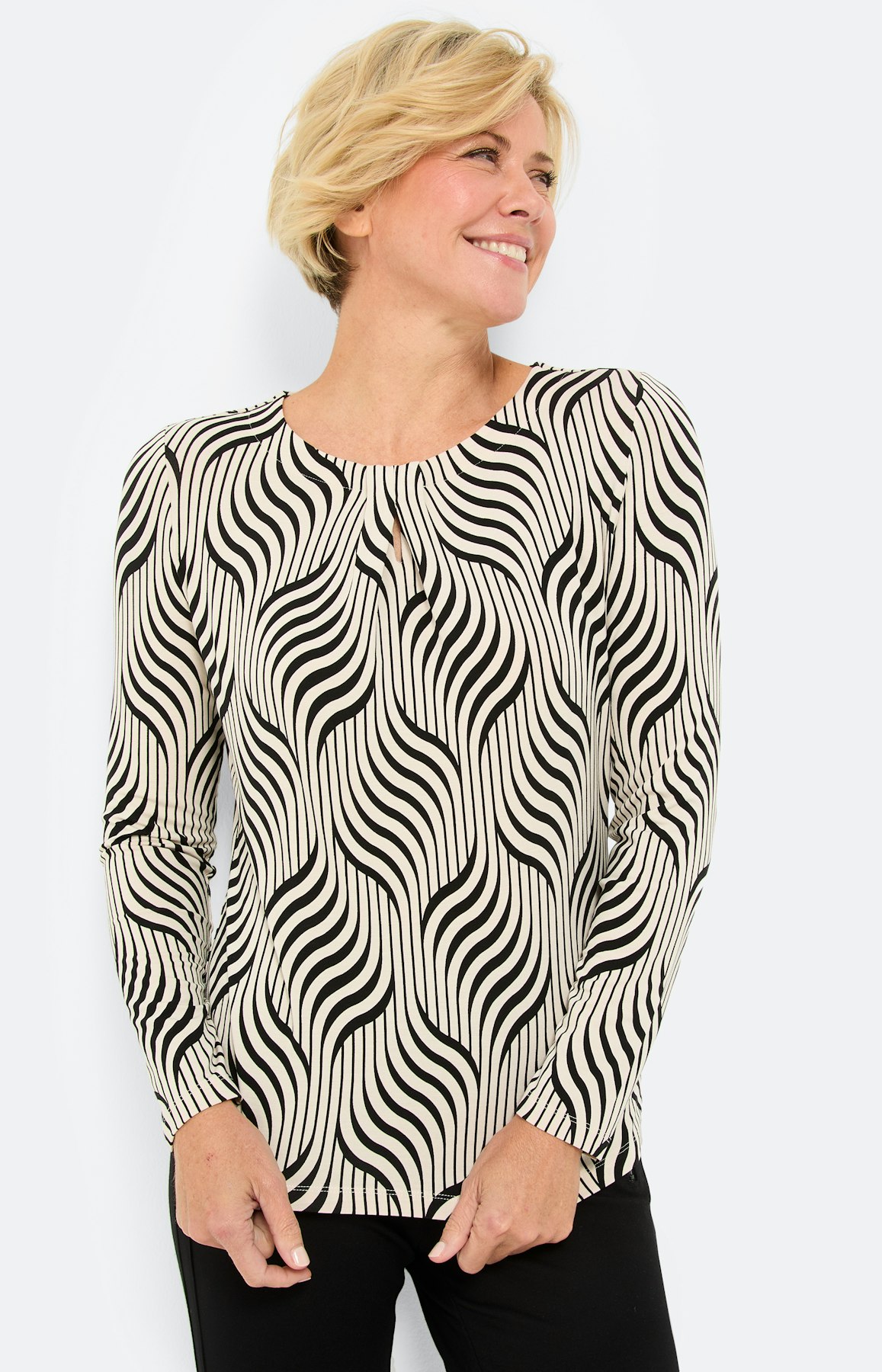 Shirt met lange mouwen en oogje, crème