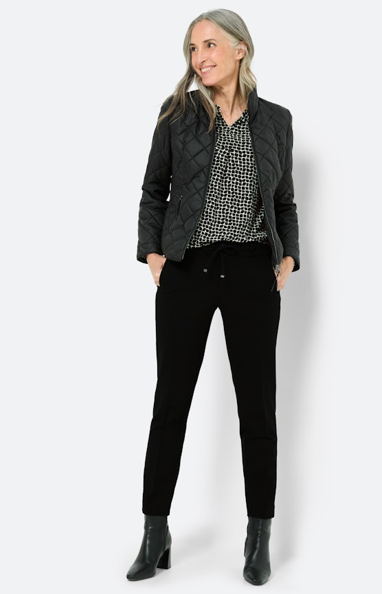 Luxueuze materialen, zacht glanzende oppervlakken en moderne snitten combineert tot een look
 Inspiratie uit de collectie "Golden Glam"
