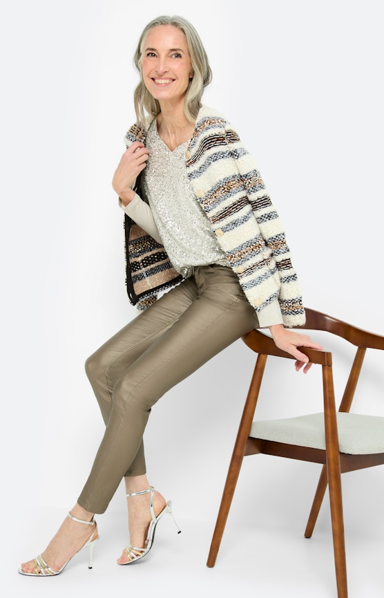 Luxueuze materialen, zacht glanzende oppervlakken en moderne snitten combineert tot een look
 Inspiratie uit de collectie "Golden Glam"
