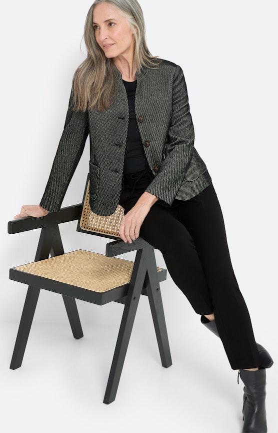 Luxueuze materialen, zacht glanzende oppervlakken en moderne snitten combineert tot een look
 Inspiratie uit de collectie "Golden Glam"
