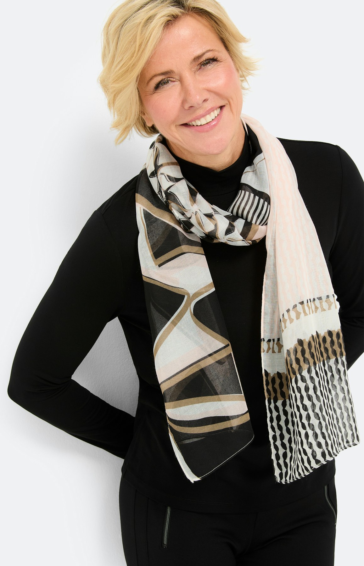 Sjaal in print-mix, gedessineerd