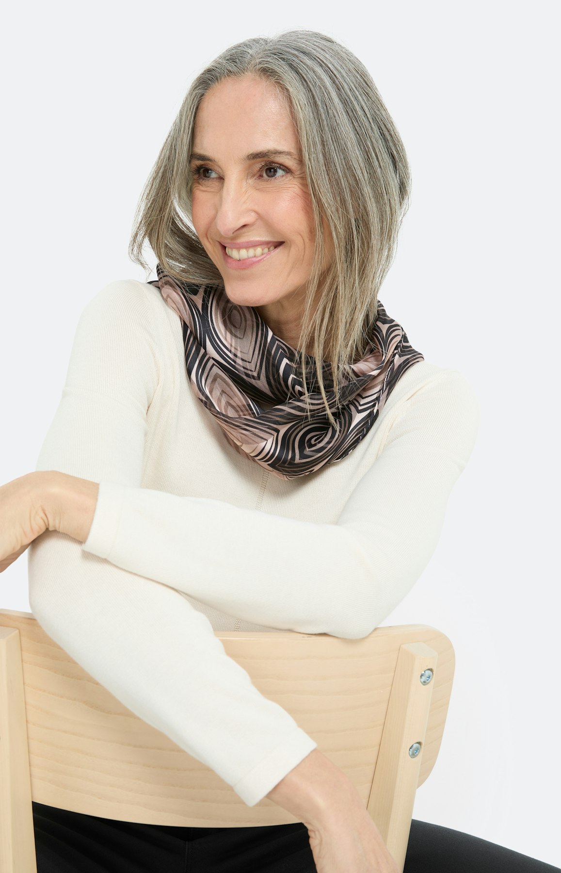 Sjaal met print all-over, gedessineerd